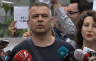 Protesti srpskih i albanskih novinarskih udruženja u Gračanici i Prištini, povodom 3. maja Protesti srpskih i albanskih novinarskih udruženja u Gračanici i Prištini, povodom 3. maja